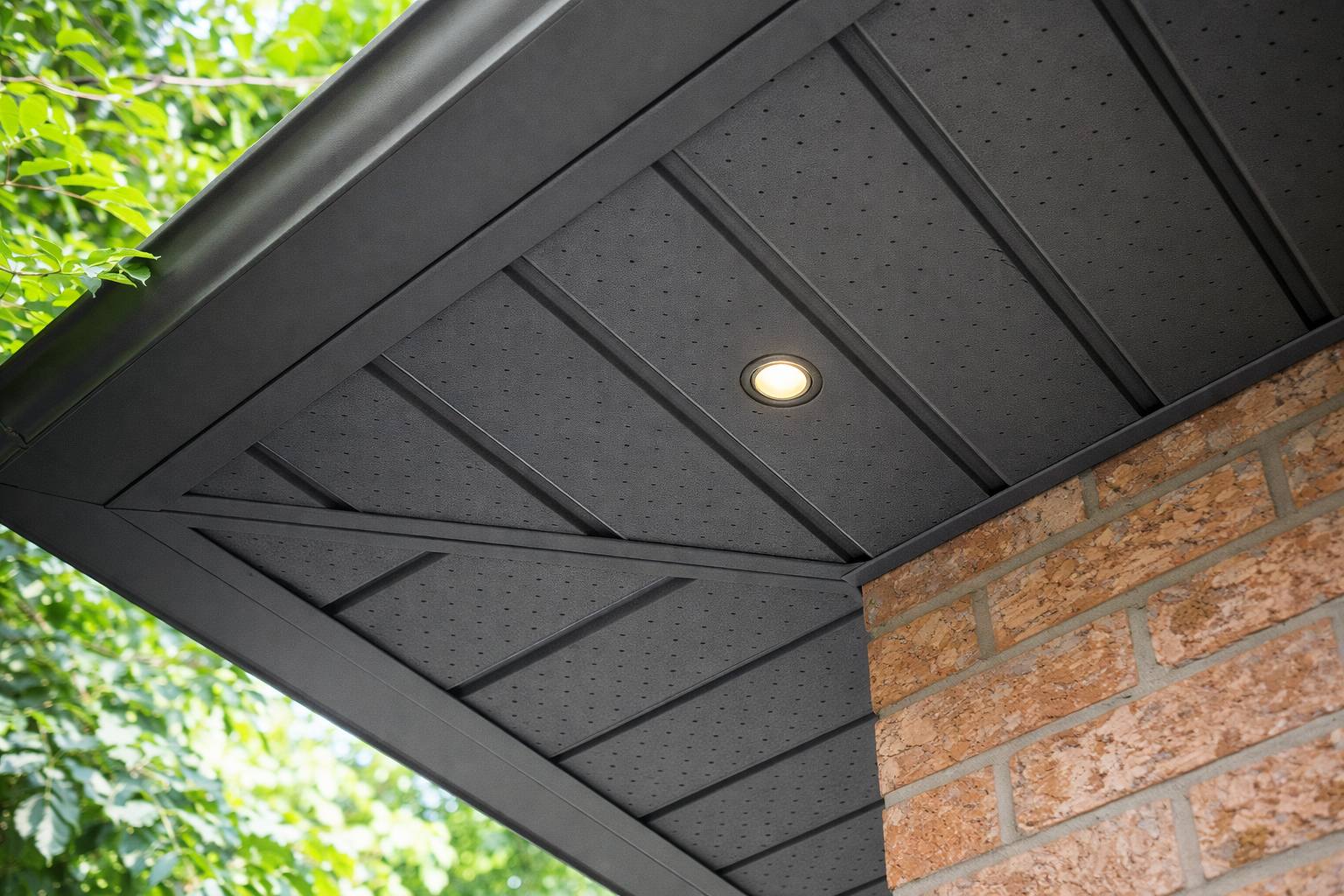 Монтаж металлических софитов